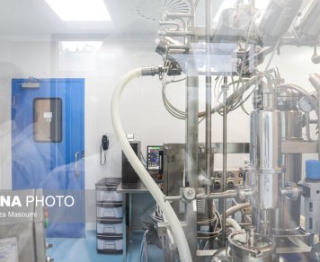 بازدید اصحاب رسانه از خط تولید واکسن نورا