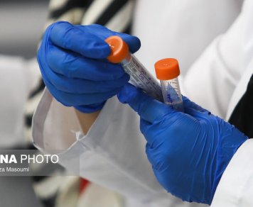 بازدید اصحاب رسانه از خط تولید واکسن نورا