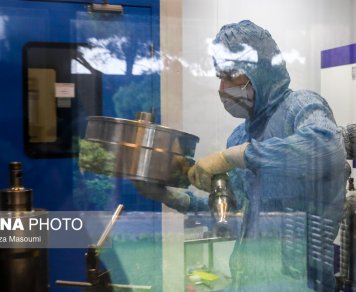 بازدید اصحاب رسانه از خط تولید واکسن نورا