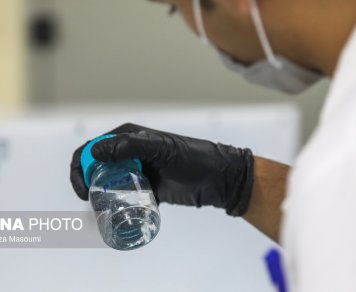 بازدید اصحاب رسانه از خط تولید واکسن نورا