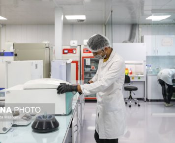 بازدید اصحاب رسانه از خط تولید واکسن نورا